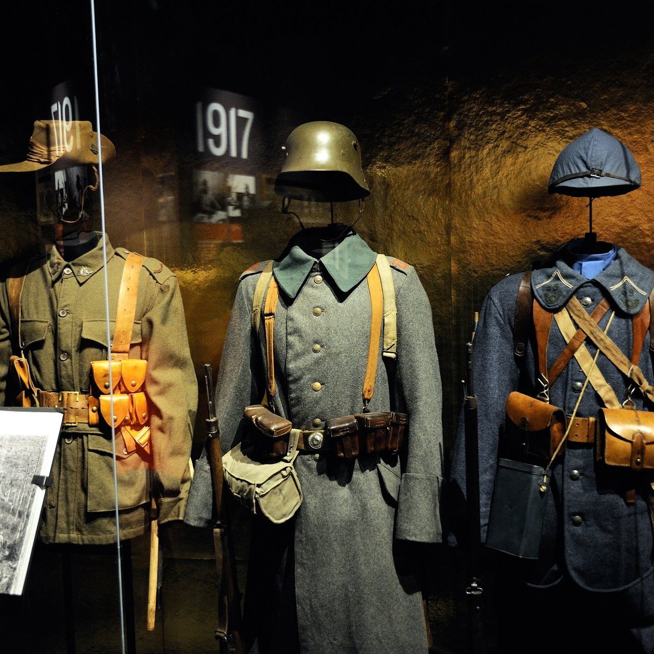 Uniformes du musée de la Grande Guerre